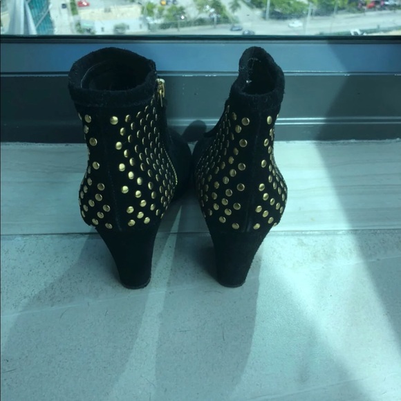 🚫SOLD🚫 Steve Madden gold studded booties - Picture 4 of 5